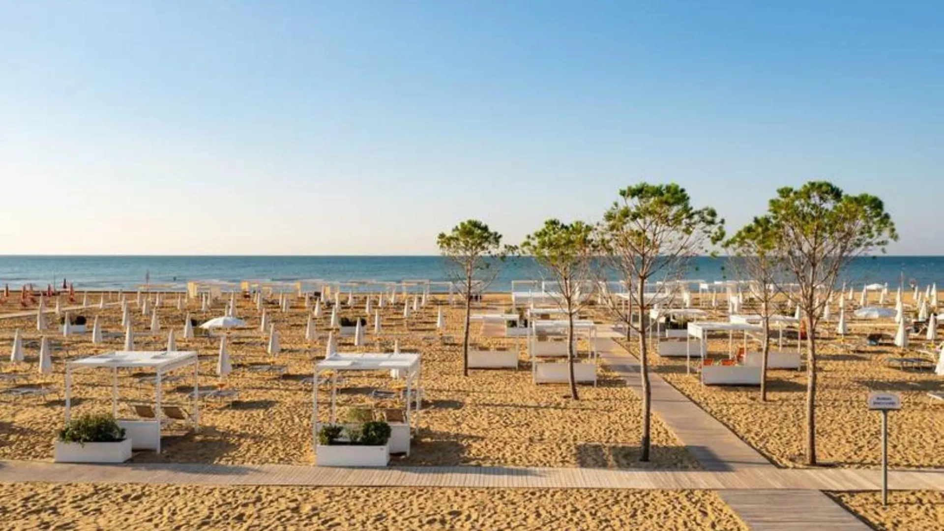 Enjoy Bibione From Our Balcony - Beahost Apartment